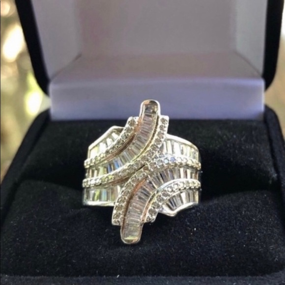 ❗️LAST CHANCE 6/30❗️BEAUTIFUL COCKTAIL RING - Picture 3 of 6